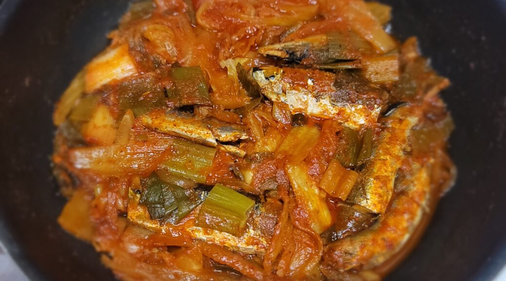 꽁치 통조림과 묵은지를 넣고 만든 얼큰한 꽁치김치찜