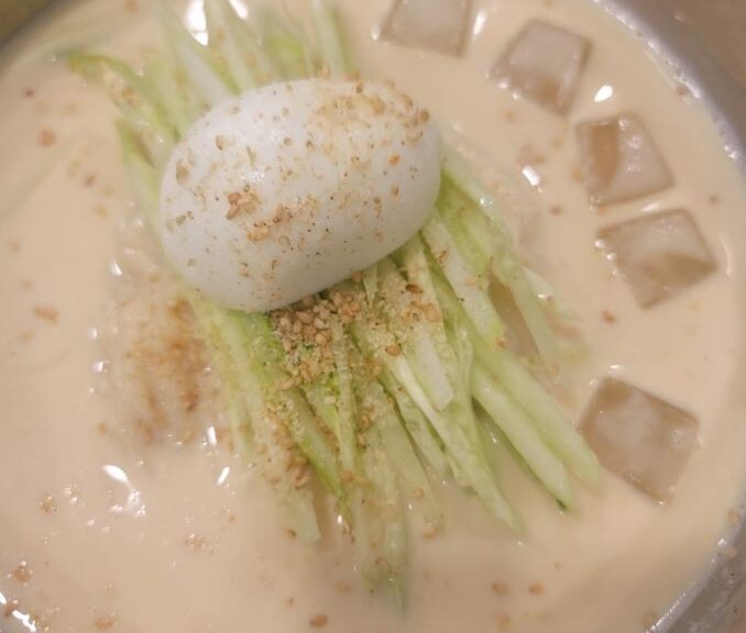 고소하고 시원한 콩국수