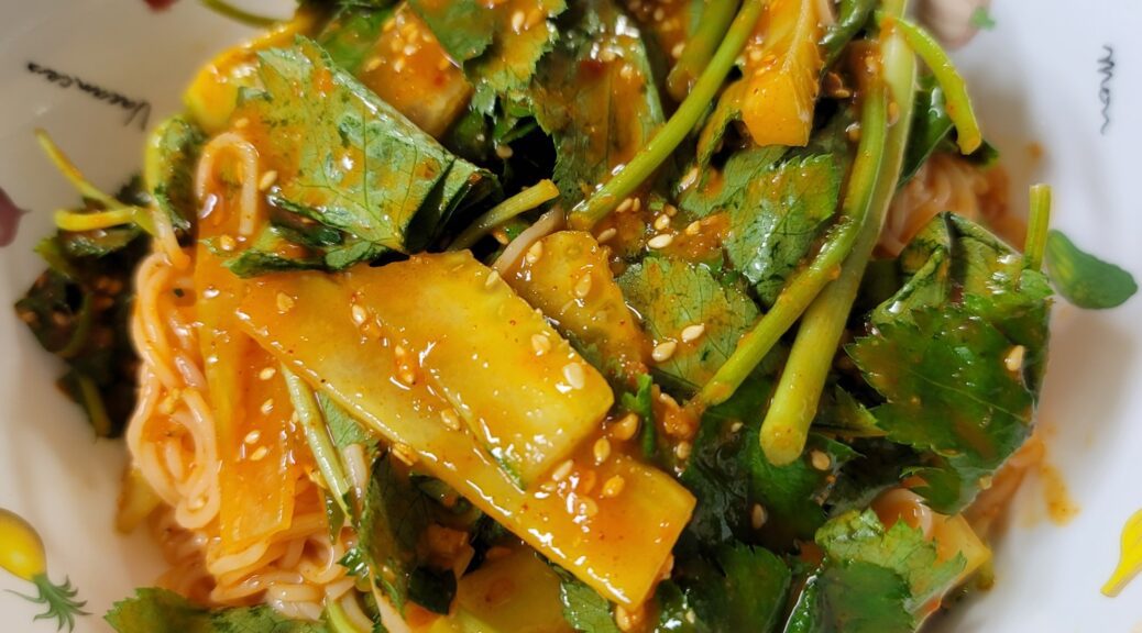 오이 참나물 비빔국수 만들기 – 새콤하게 즐기는 여름 별미!