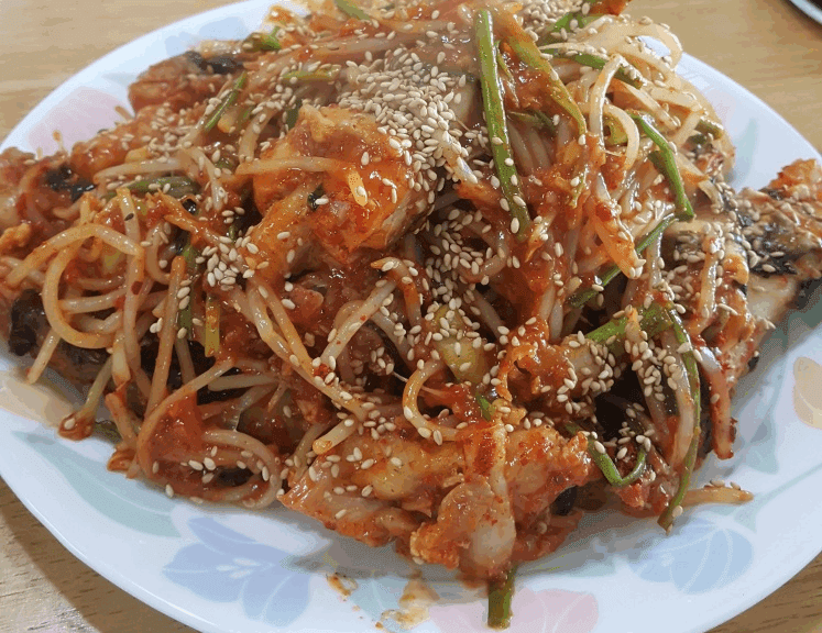 매콤하게 즐기는 아구찜 만들기 – 부드러운 아귀와 콩나물의 환상 조합!