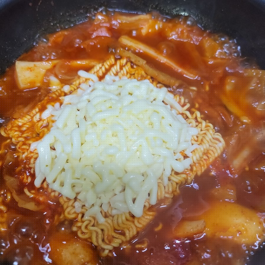 🧀 라볶이 만들기 – 치즈 솔솔! 매콤달콤 집밥 한 끼
